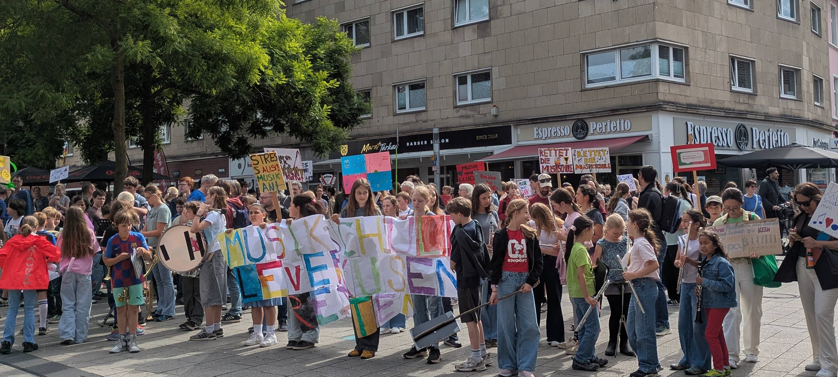 Protestaktion für Leverkusener Musikschule